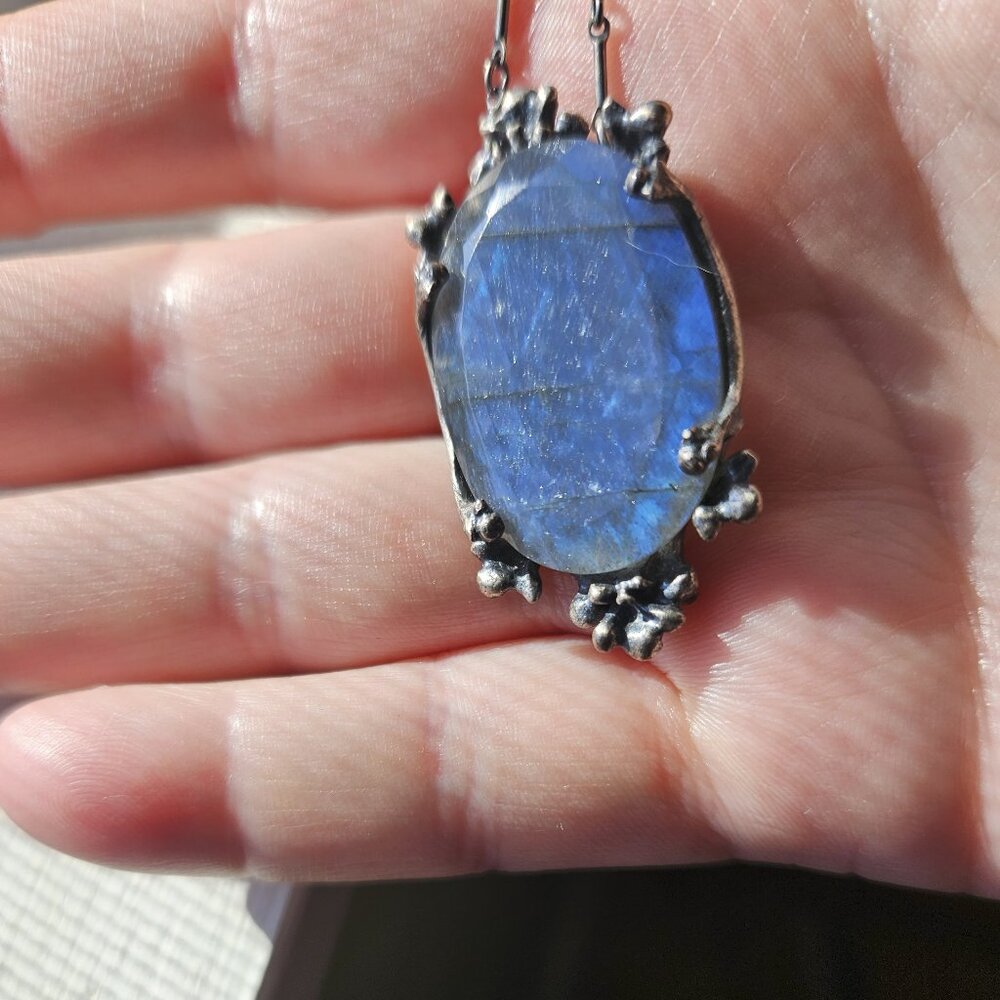 Bloodmilk The Pythia. Small Labradorite Necklace - Picture 2 of 8